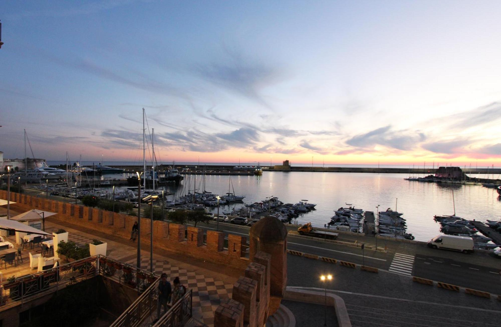 La Dolce Vita Civitavecchia Luaran gambar